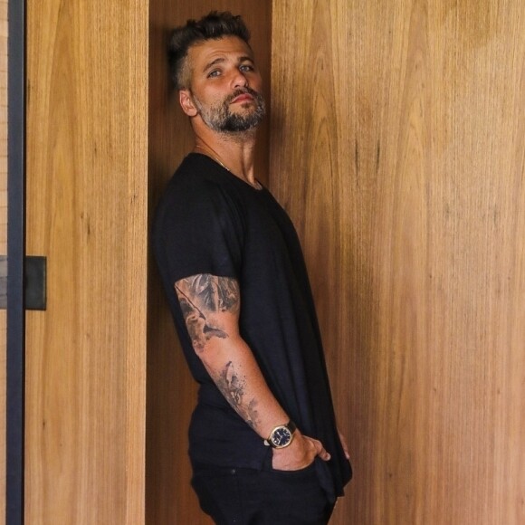 Bruno Gagliasso recusou uma conversa com a Record TV sobre a possibilidade de apresentar o 'A Fazenda'