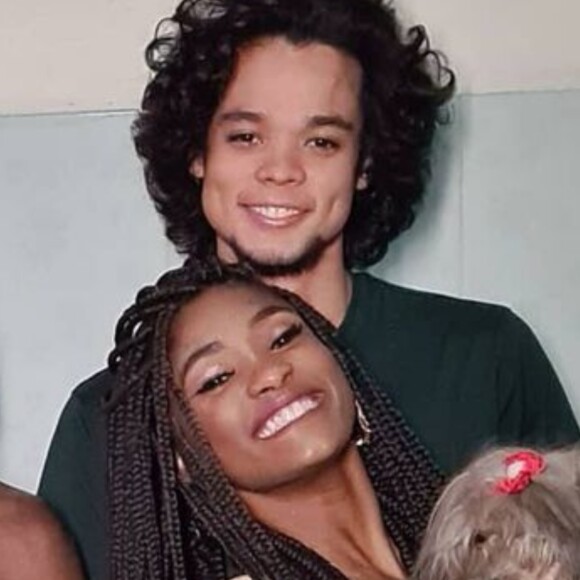 Erika Januza está namorando o artista plástico Juan Nakamura