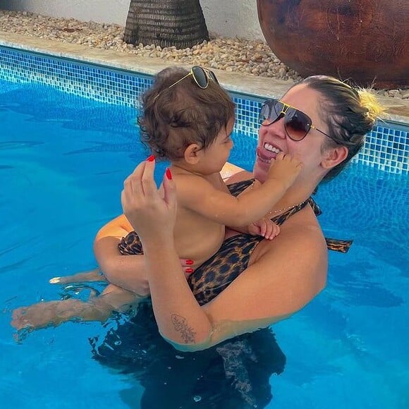 Marília Mendonça celebra crescimento do filho, Léo