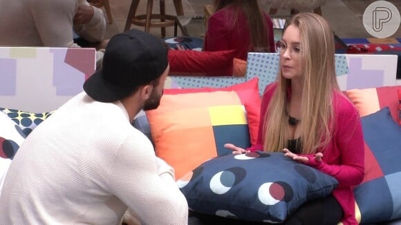 'BBB 21': Carla Diaz alerta o affair, Arthur, sobre o jogo