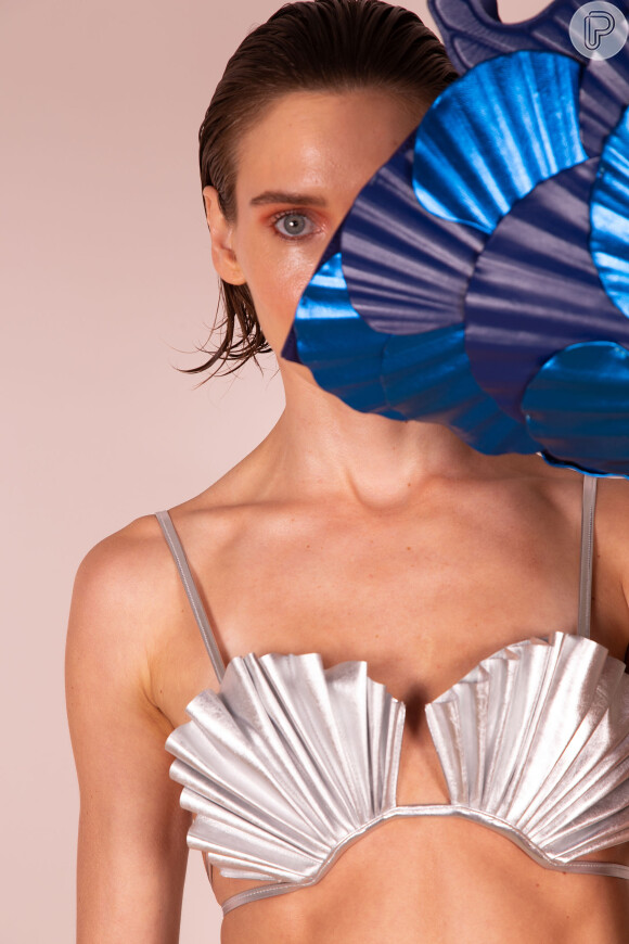 Bolsa Ryzí é inspirada no biquíni de conchas da estilista Adriana Degreas
