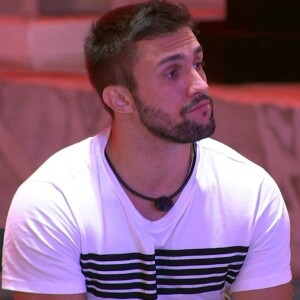 ' Mas eu não acredito que o pessoal tá gostando do jogo do Fiuk', opina Arthur no 'BBB 21'