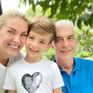 A apresentadora Ana Hickmann gravou vídeo com o marido sobre a cura dele