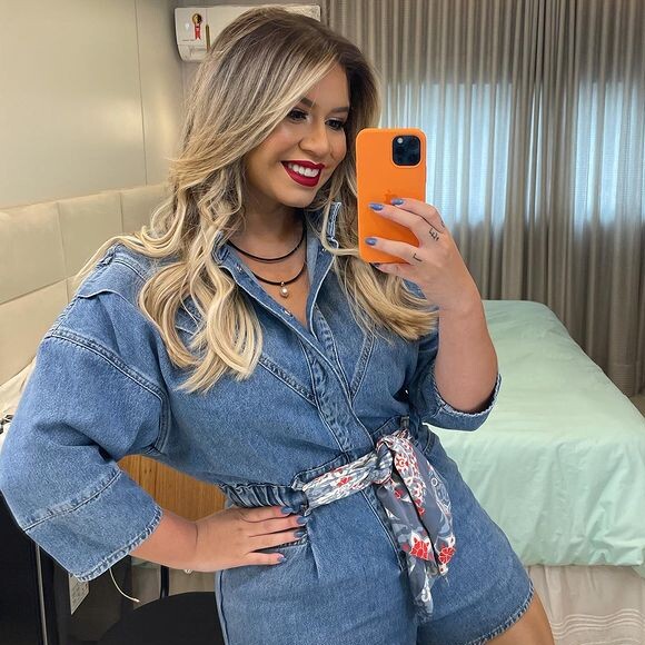 Marília Mendonça mostra detalhes do novo cabelo