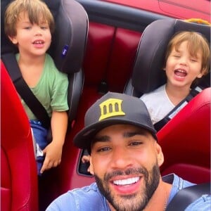 Gusttavo Lima agora passa alguns dias com os filhos