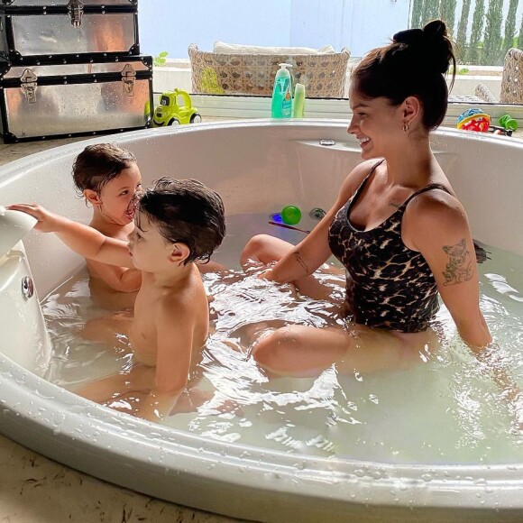 Andressa Suita mora com os filhos na mansão que antes vivia com Gusttavo Lima