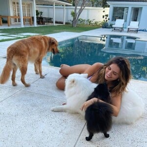 Rafa Kalimann se diverte com pets em 1º dia em nova casa no Rio de Janeiro. Fotos!