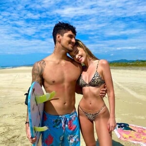 Yasmin Brunet é modelo e Gabriel Medina, surfista