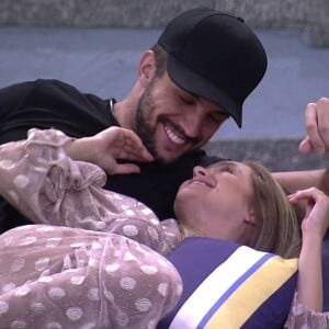 'BBB 21': Projota diz que Carla Diaz está 'entregue' em romance com Arthur