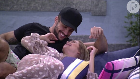 'BBB 21': Projota diz que Carla Diaz está 'entregue' em romance com Arthur