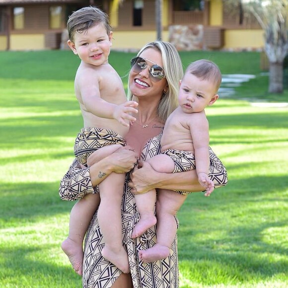 Andressa Suita compartilhou momento divertido com os filhos durante viagem à Angra dos Reis em família