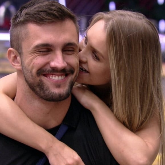 Fim do casal no 'BBB 21'? Carla Diaz decreta término com Arthur: 'Fiz tudo que pude'
'BBB 21': Carla Diaz decreta término de relação com Arthur. 'Não tenho paciência'