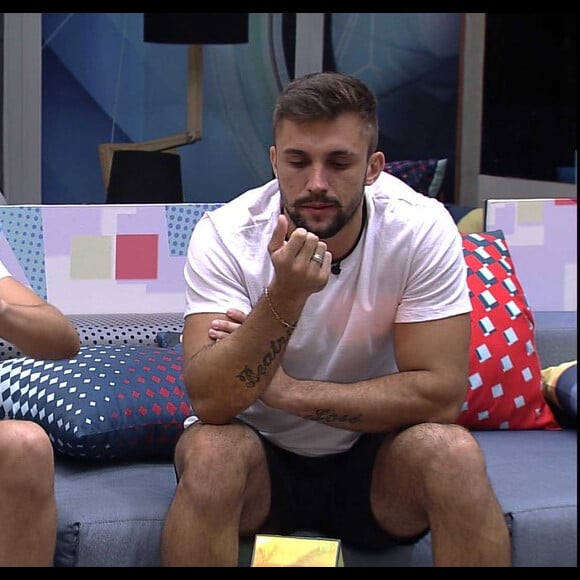 'Odeio admitir que eu tenho ou tô com ciúmes', desabafou Arthur no 'BBB 21'