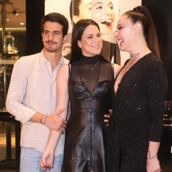 Cláudia Raia é mãe de Sophia e Enzo, em relacionamento com Bruna Marquezine, e diz que estimula filhos a irem atrás da felicidade