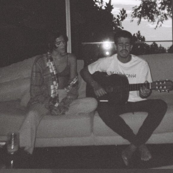 Bruna Marquezine e Enzo Celulari apareceram em primeira foto de casal publicada pelo filho de Cláudia Raia