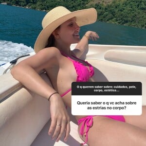 Larissa Manoela posa com estrias à mostra em foto de biquíni