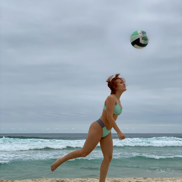 Estrias não incomodam Larissa Manoela: 'Lido super bem com as minhas'