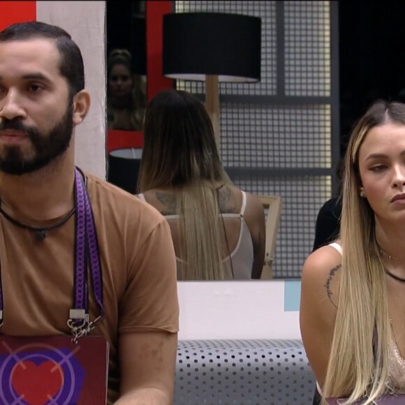 'BBB 21': Gil também foi chamado de 'Caça-likes' por Juliette e retribuiu a plaquinha