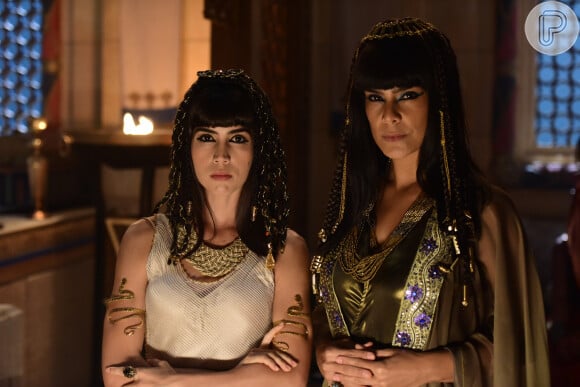 Novela 'Gênesis': Bianka Fernandes é a rainha Aat, rival de Khen (Pérola Faria). 'Aat sempre disputa a atenção do Amenemhat III (Anré Ramiro) com ela'