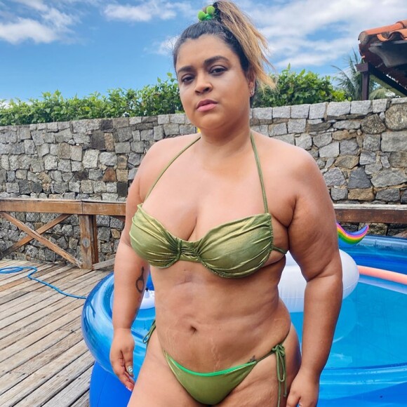 Preta Gil afirmou que sempre foi feliz com seu corpo, mas 'caiu em armadilha' devido a pressões estéticas