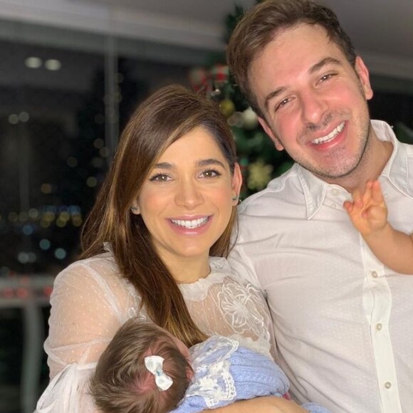 Sabrina Petraglia assumiu que se achou gorda nas fotos em família e pensou em tomar remédio para emagrecer