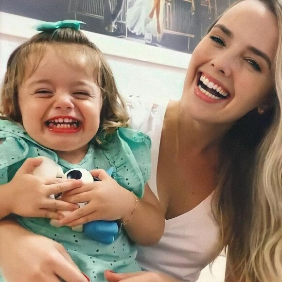 Thaeme Mariôto já é mãe de Liz, de quase 2 anos