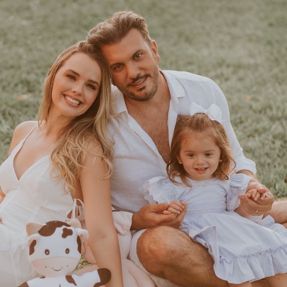 Thaeme Mariôto revelou estar grávida pela 2ª vez em abril de 2021; cantora é casada com o empresário Fabio Elias