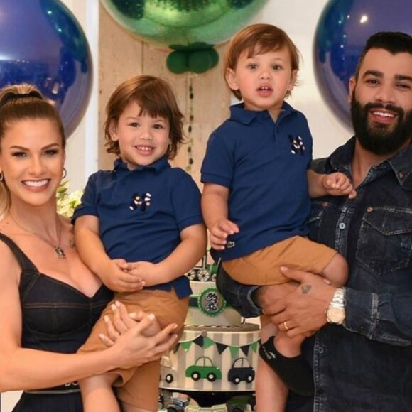 Gusttavo Lima aprova comparação dos filhos com Andressa Suita em foto. 'Gêmeos de gestação diferente'