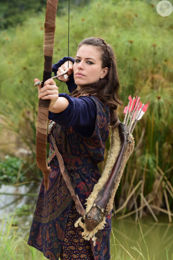 Jéssica Juttel teve aulas de arco e flecha para viver a Michal da novela 'Gênesis': 'Melhor arqueira do acampamento'