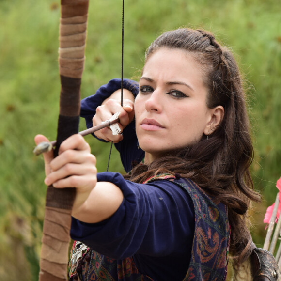 Jéssica Juttel teve aulas de arco e flecha para viver a Michal da novela 'Gênesis': 'Melhor arqueira do acampamento'