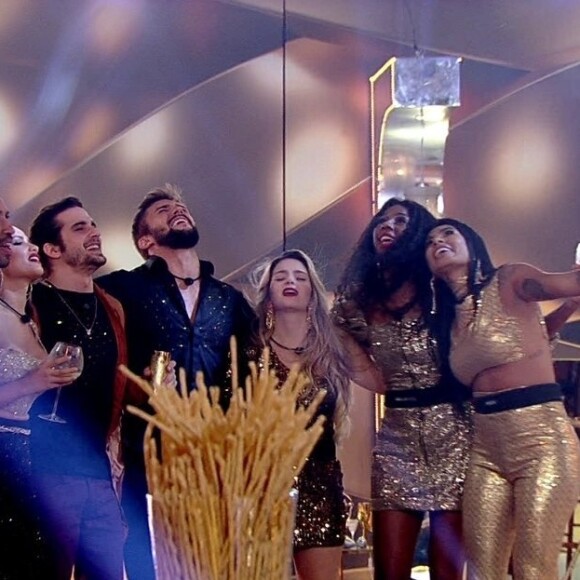 'BBB 21': participantes comemoram TOP9 em festa