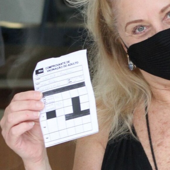 Vera Fischer foi vacinada contra a Covid-19