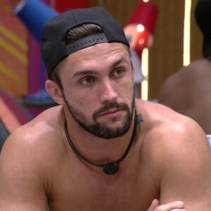 No 'BBB 21', Arthur escapou do Paredão com prova bate-volta