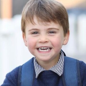 Caçula de Kate Middleton e William agita web por foto na véspera de 3º aniversário: 'Cresceu'