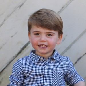 Nova foto de Louis, antes do menino completar 3 anos, surpreendeu fãs