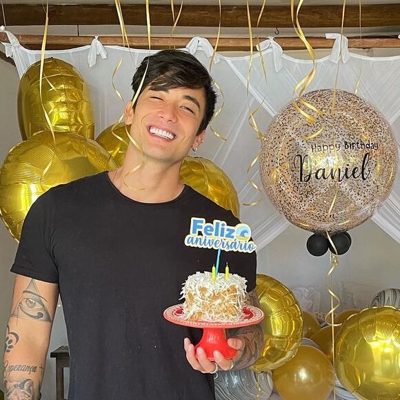 Namorado de Rafa Kalimann, Daniel Caon ganhou festa por seu aniversário