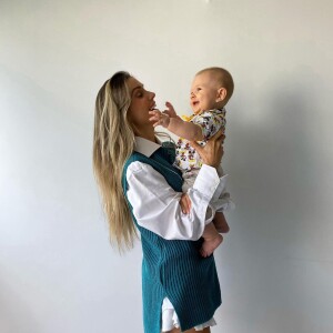 Flávia Viana contou que amamenta Gabriel, de 6 meses