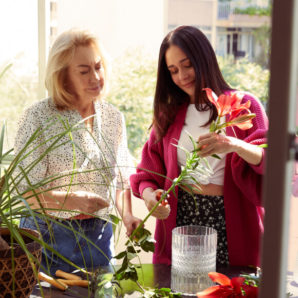 Aos 50 anos, Alessandra Negrini posou com a mãe pela primeira vez