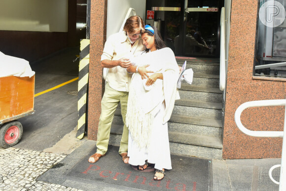 Fábio Assunção e a mulher, Ana Verena, posaram para fotos com a filha nos braços