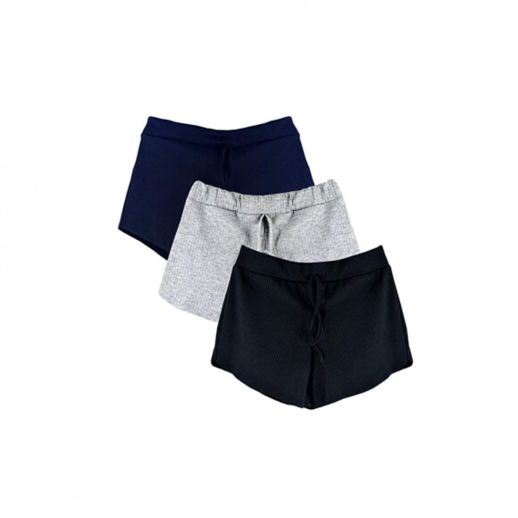 O kit com 3 shorts canelado está à venda na Amazon