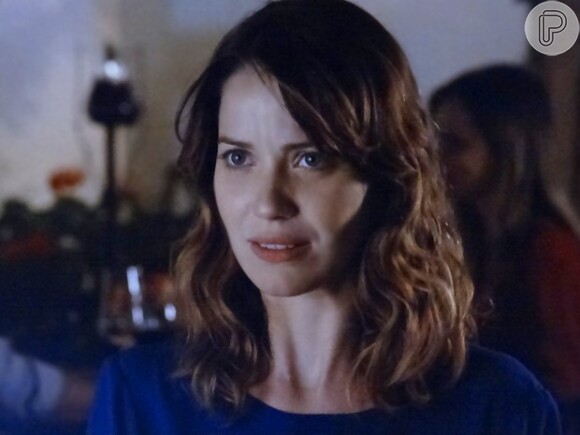 Laura (Nathalia Dill) acha que Tina (Elizabeth Savala) é sua mãe, em 'Alto Astral'