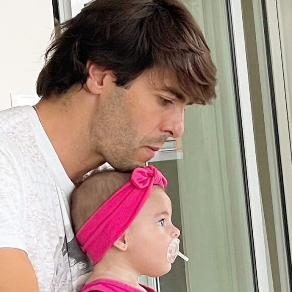 Marido de Carol Dias, Kaká também se surpreendeu com atitude da filha caçula, Esther