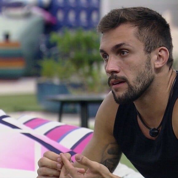 Arthur, do 'BBB 21', revelou continuar apaixonado por Carla Diaz