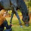 Marina Ruy Barbosa exibe foto com cavalo em fazenda