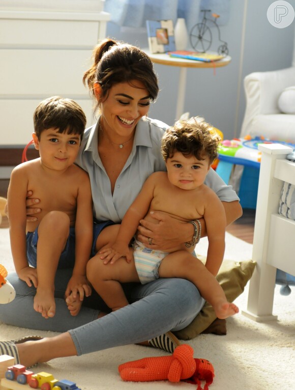 Juliana Paes participa de comercial de fraldas com os filhos, Pedro, de 3 anos, e Antonio, de 1, na tarde desta segunda-feira, 17 de novembro de 2014