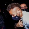 Neymar foi clicado deixando restaurante Paris 6, em São Paulo