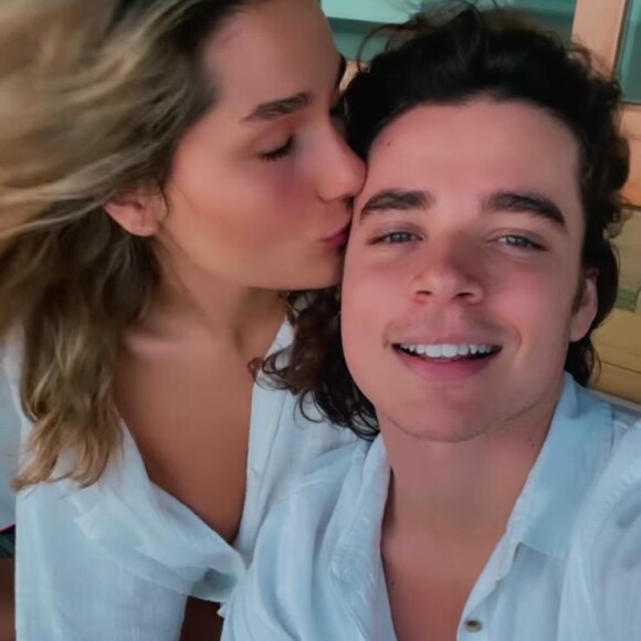 Sasha Meneghel revelou casamento no civil com João Figueiredo nas redes sociais: 'Me casei com meu melhor amigo. Vou passar o resto da minha vida sorrindo do seu lado'