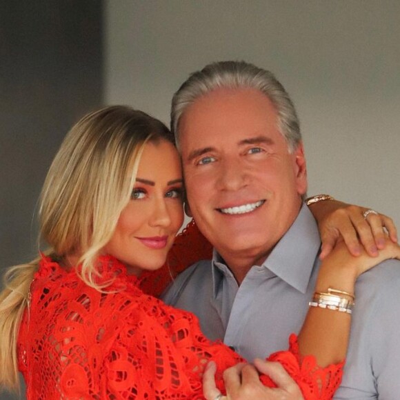 Roberto Justus brinca com Vicky e pede ajuda à Ana Paula Siebert