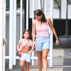 Deborah Secco adora combinar looks com a filha, Maria Flor