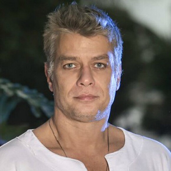 Filha caçula de Fábio Assunção, Alana Ayó apareceu no colo da mãe, Ana Verena, e roubou a cena